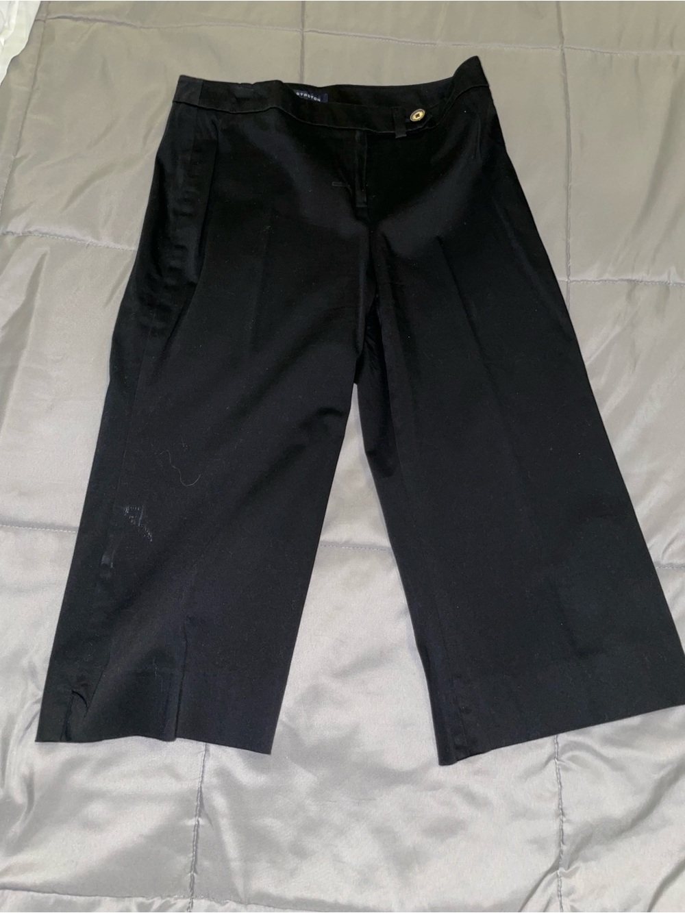 Jones New York Black Cropped pants- very polished!